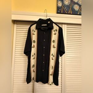 Men’s Sz M Blue and Cream Palm Tree Hawaiian Short Sleeved Button Up Shirt